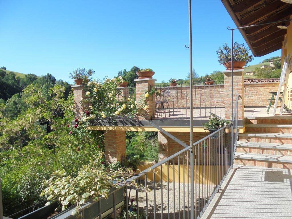 Agriturismo La Terrazza Sul Bosco Βίλα Barolo Εξωτερικό φωτογραφία